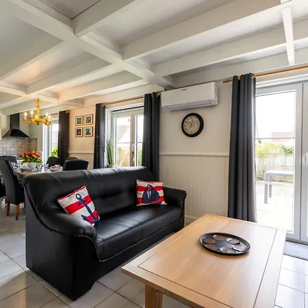 Alice Blue With Airco & Shared Pool By Interhome