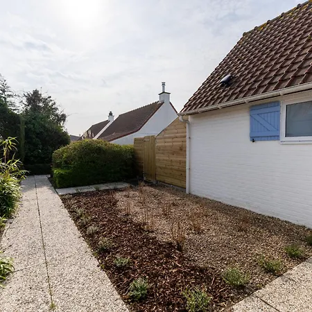 Alice Blue With Airco & Shared Pool By Interhome